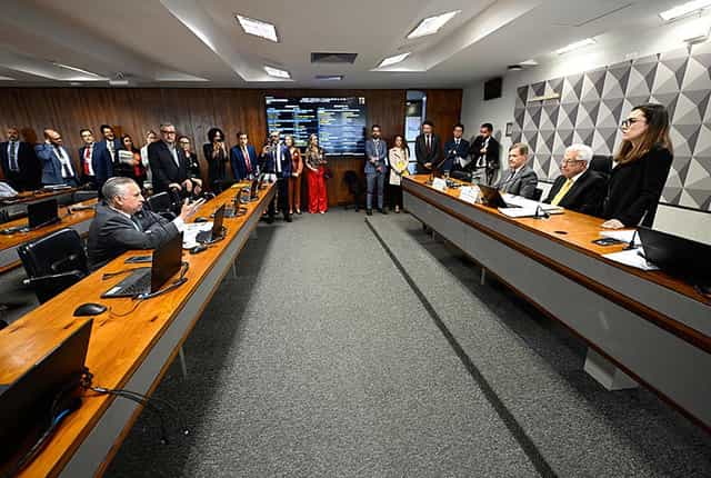 Comissão mista aprova texto que destina 3% da arrecadação das bets à PF