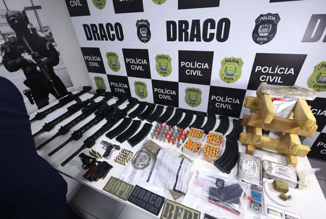 Em Teresina: Polícia Militar prende três pessoas e apreende grande quantidade de armas, drogas e munições