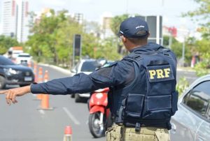 PRF reforça fiscalização nas rodovias federais do Piauí durante o feriado de Finados
